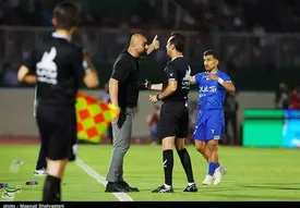 درگیری مازیار زارع با داور و بازیکن استقلال