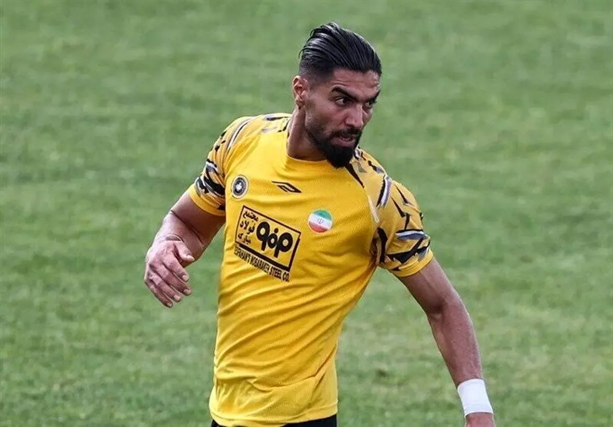 مهاجم پرسپولیسی در آستانه پوشیدن پیراهن استقلال!