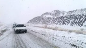 از این مسیر عبور نکنید؛ جاده لغزنده است
