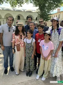 گشت و گذار احمدی‌نژاد با توریست های ترکیه/ عکس