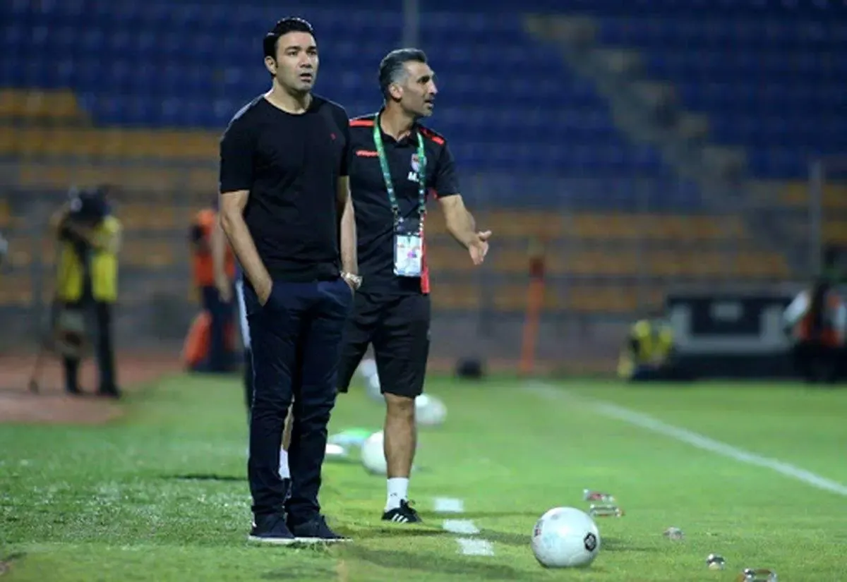 ببینید | واکنش عجیب نکونام به حضور هاشمی نسب روی نیمکت آبی‌پوشان