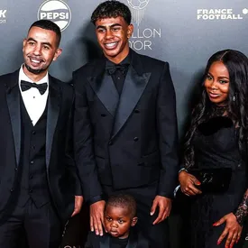 حضور خانوادگی یامال در مراسم توپ طلا