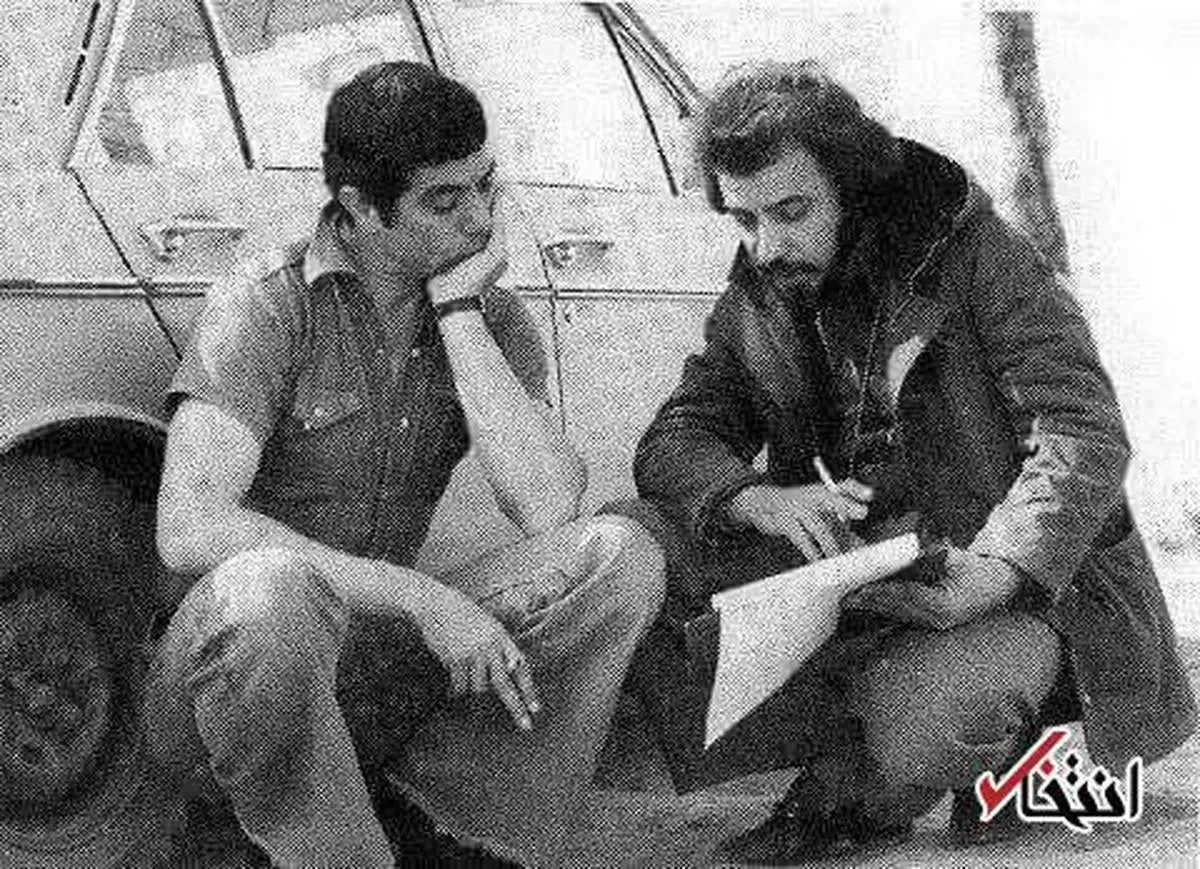 بهروز وثوقی در کنار علی حاتمی سال ۱۳۴۹/ عکس