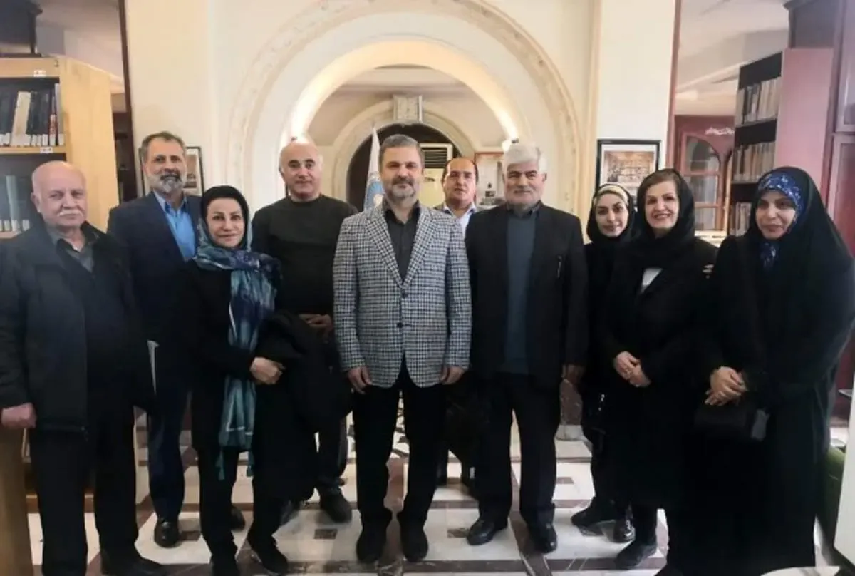 همواره خود را موظف به تکریم پیشکسوتان میدانیم