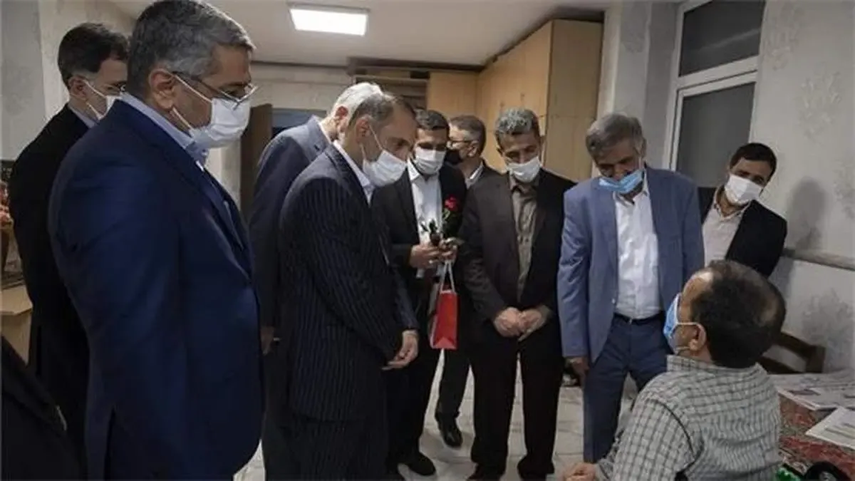 دیدار عضو هیات مدیره بانک ملت با جانبازان مرکز توانبخشی شهید بهشتی