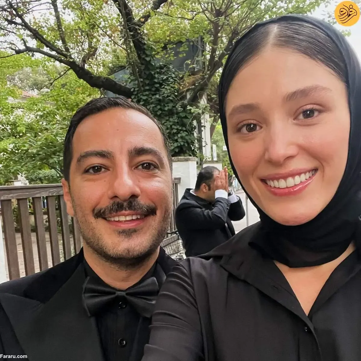 ژست عاشقانه نوید محمدزاده و فرشته حسینی/ عکس