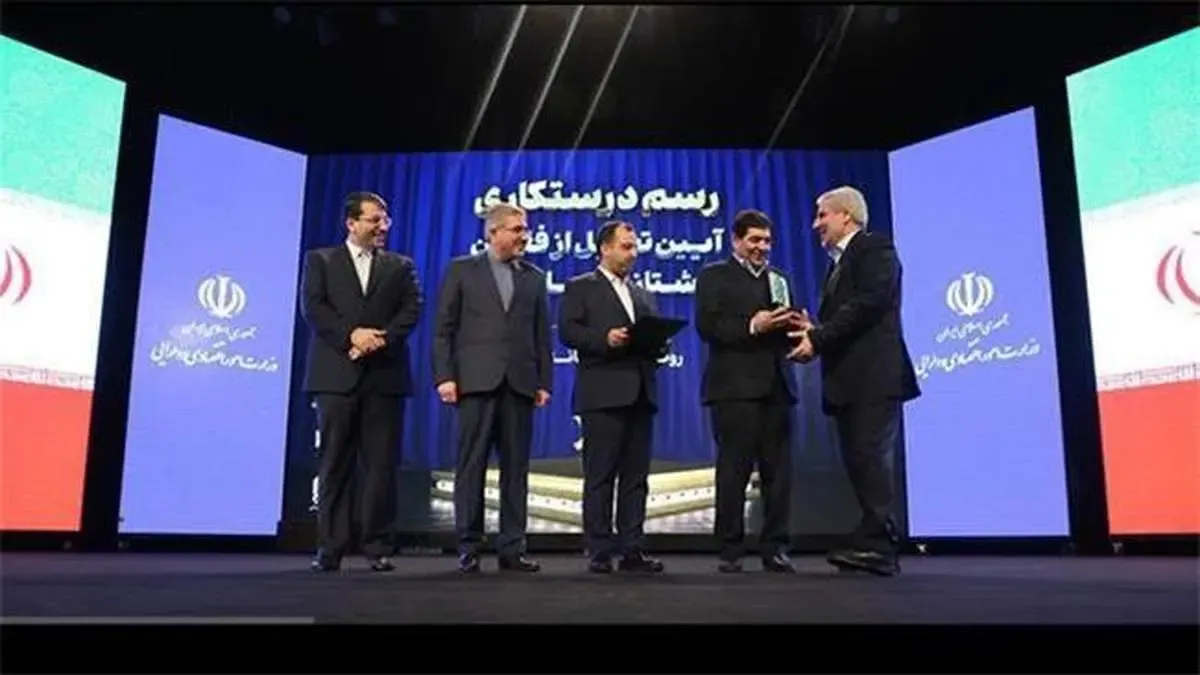 تجلیل از عملکرد مدیرعامل شرکت مس به عنوان فعال پیشتاز اقتصاد ایران/ پتانسیل ارزآوری 10 میلیارد دلاری شرکت مس