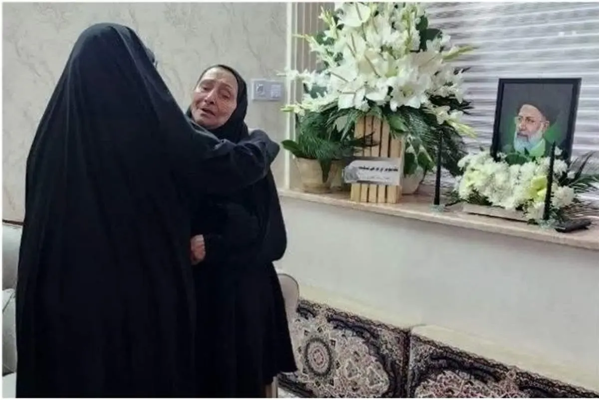 بی‌تابی خواهر شهید رئیسی در منزلش/ عکس