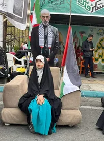 نماد شهید یحیی السنوار در راهپیمایی روز قدس تهران