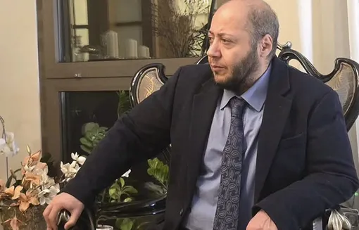 درخواست عجیب از مازیار لرستانی در مراسم ختم اکبر عبدی/ فیلم