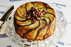 طرز تهیه تهچین غوره بادمجان؛ خوشمزهترین پلو مخلوط تابستانی