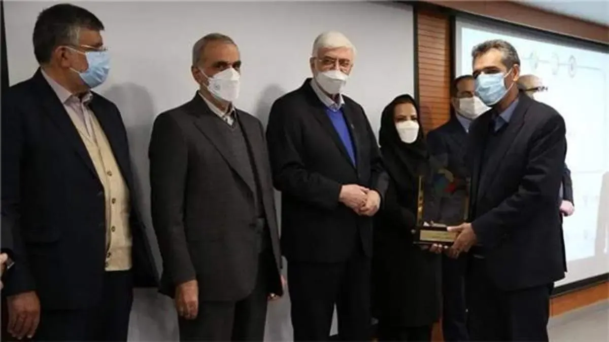 ذوب آهن اصفهان تندیس جایزه مسئولیت اجتماعی مدیریت را دریافت کرد