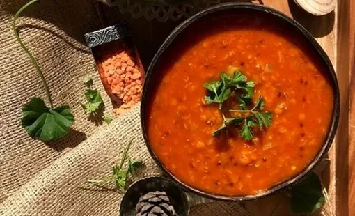 طرز تهیه سوپ دال عدس راحت و فوری برای روز‌های جنگ