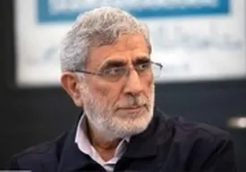 ببینید / حضور سردار قاآنی و همسرش در مراسم تشییع پیکر شهیدان باقری و حاجی‌زاده