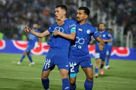 عاشقانه یاسر آسانی با خانومش در آسانسور/ ببینید