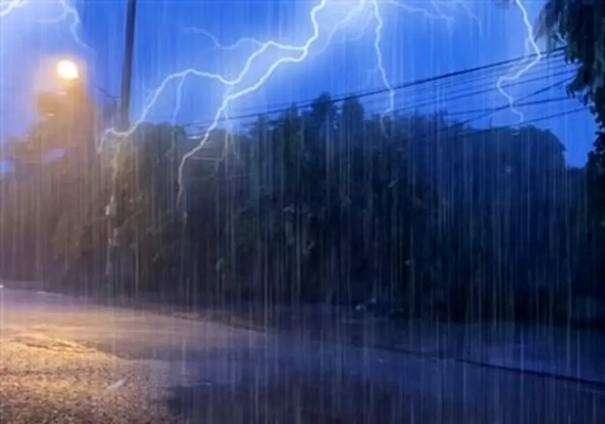 بارش شدید باران و رعد و برق در این مناطق کشور
