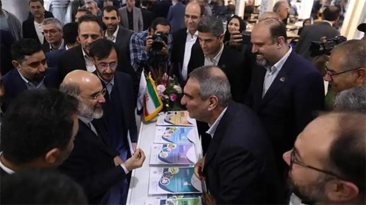 بازدید دکتر علی عسکری از غرفه گروه صنایع پتروشیمی خلیج فارس