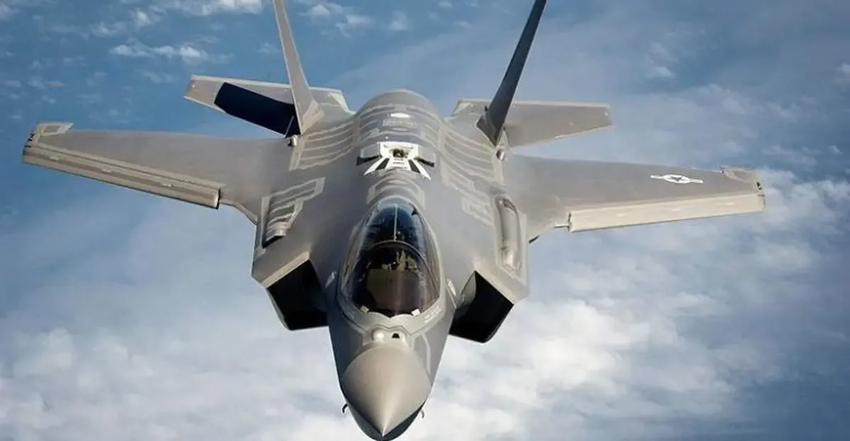 اف ۳۵ جنگنده پیشرفته ایکس ۳۲ را شکست داد