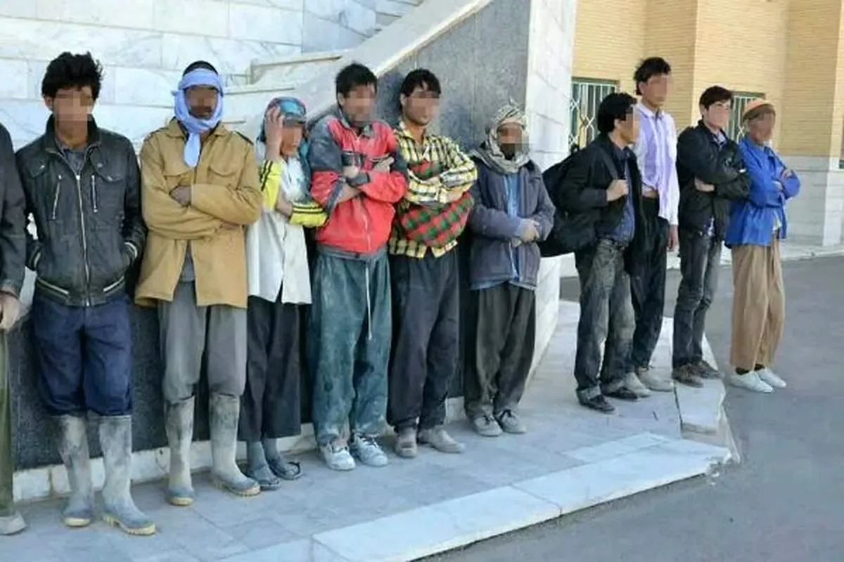 حواشی یک بنر جنجالی، «فروش نان به اتباع ممنوع»