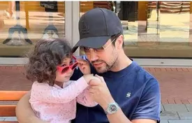 نقاشی نبات برای پدرش شاهرخ استخری/ عاشقانه‌های پدر و دختری