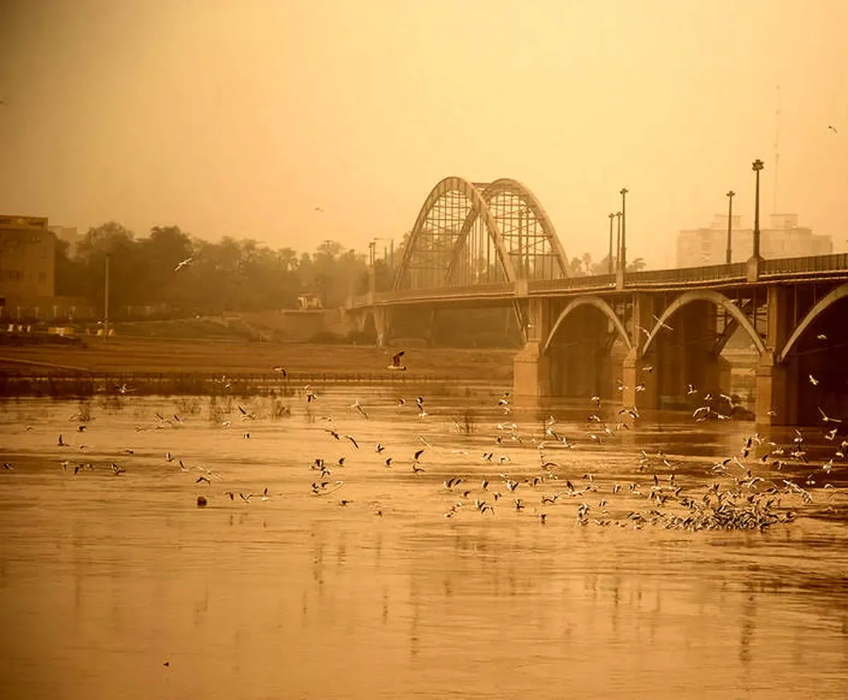 پای مردم در برف، چشم‌شان در غبار