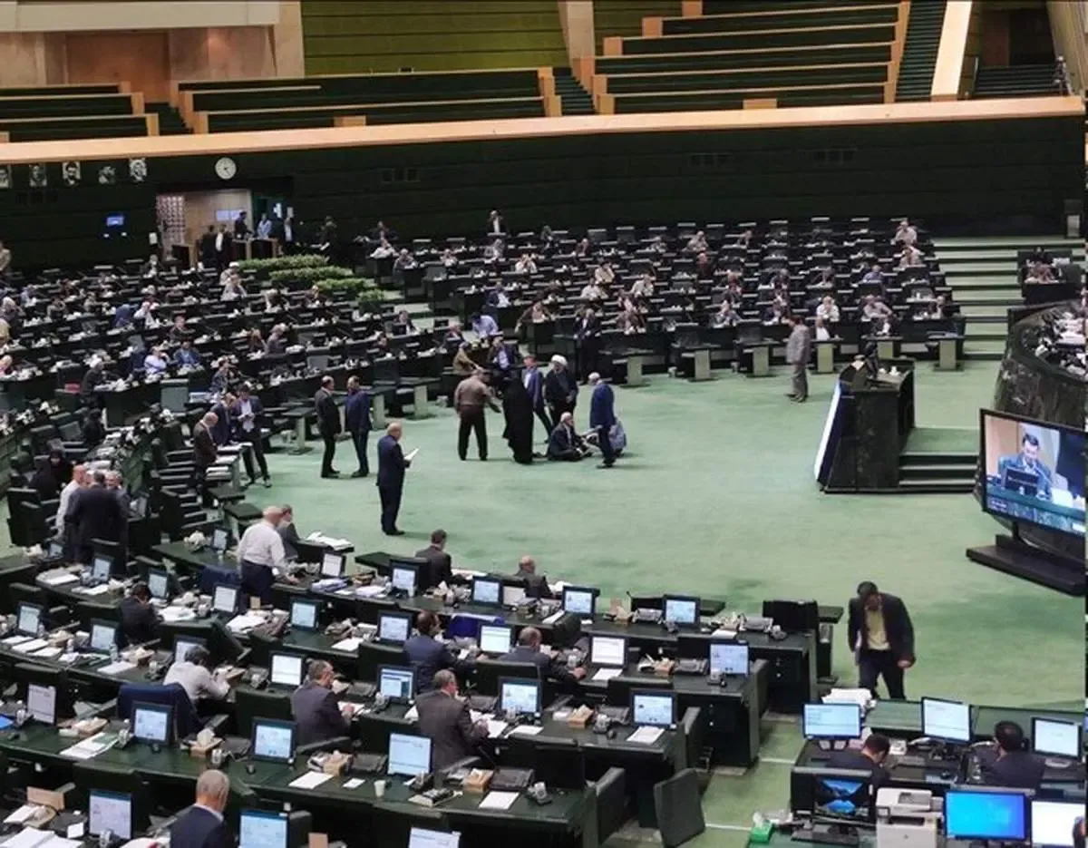 تحصن و استعفای نادران در اعتراض به قالیباف