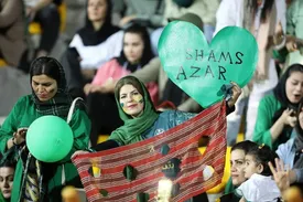 کری دختر قزوینی برای پرسپولیسی‌ها با لنگ/ عکس