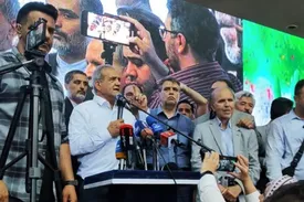 مسعود پزشکیان در مشهد: نمیگذارم کسی را به خاطر عقیده اش اخراج کنند/ دوست دارم صدای شما را در کشور بلند اعلام کنم