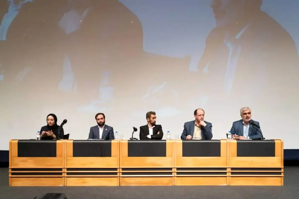 صنعت پتروشیمی باید خود را برای گذار انرژی آماده کند/ طرح کاشت ۱ میلیون درخت و تعهد کاهش ۲ میلیون تن آلایندگی از برنامه‌های شاخص زیست‌محیطی گروه صنایع پتروشیمی خلیج‌فارس است