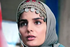 استایل جذاب بازیگر نقش سوجان در یک مراسم