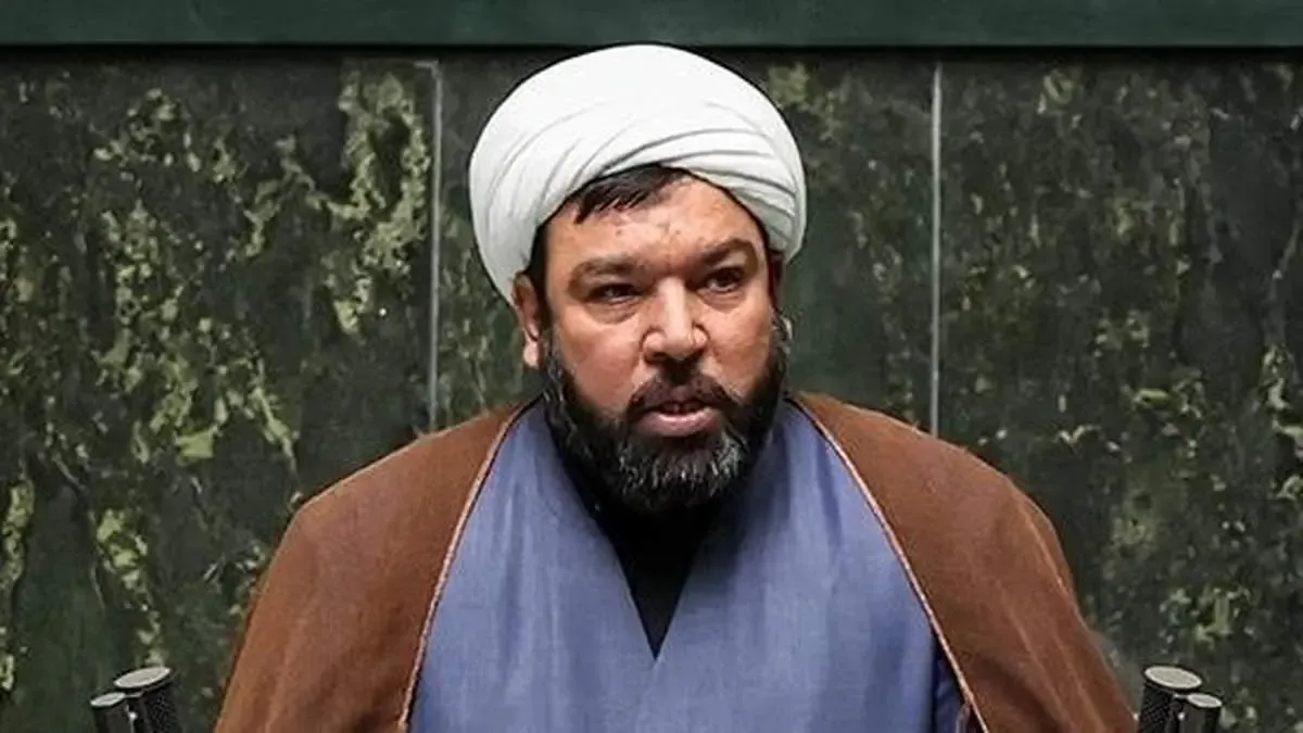 گلایه نماینده ساوه: جمع‌آوری رای با تبلت و هدیه در شان مجلس نیست