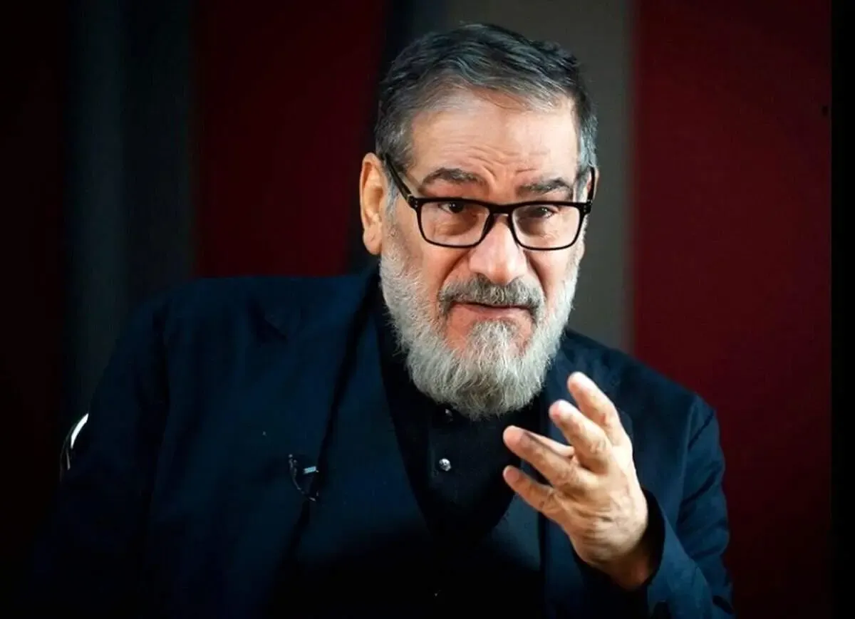 شمخانی: زنده‌ام و این تنِ زخم‌خورده، سپر بلای ملت خواهد بود