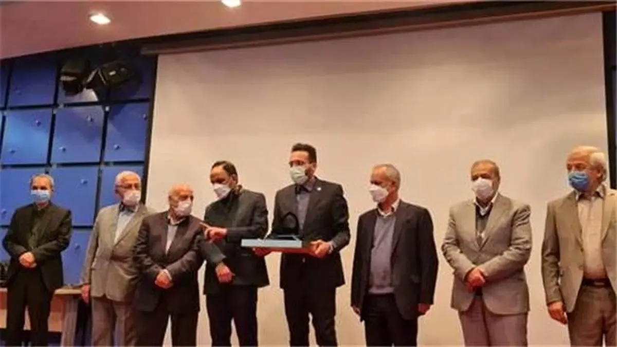 بیدبلند خلیج فارس رتبه برتر بخش ویژه شانزدهمین جشنواره ملی انتشارات روابط عمومی را کسب کرد