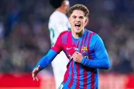 ببینید | بازگشت ستاره بارسلونا به تیم در میان استقبال هواداران