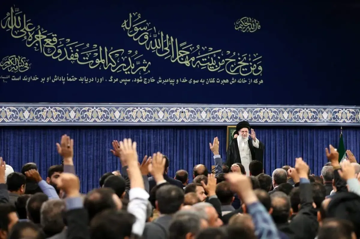 رهبر انقلاب: آمریکایی‌ها یاوه‌گویی نکنند