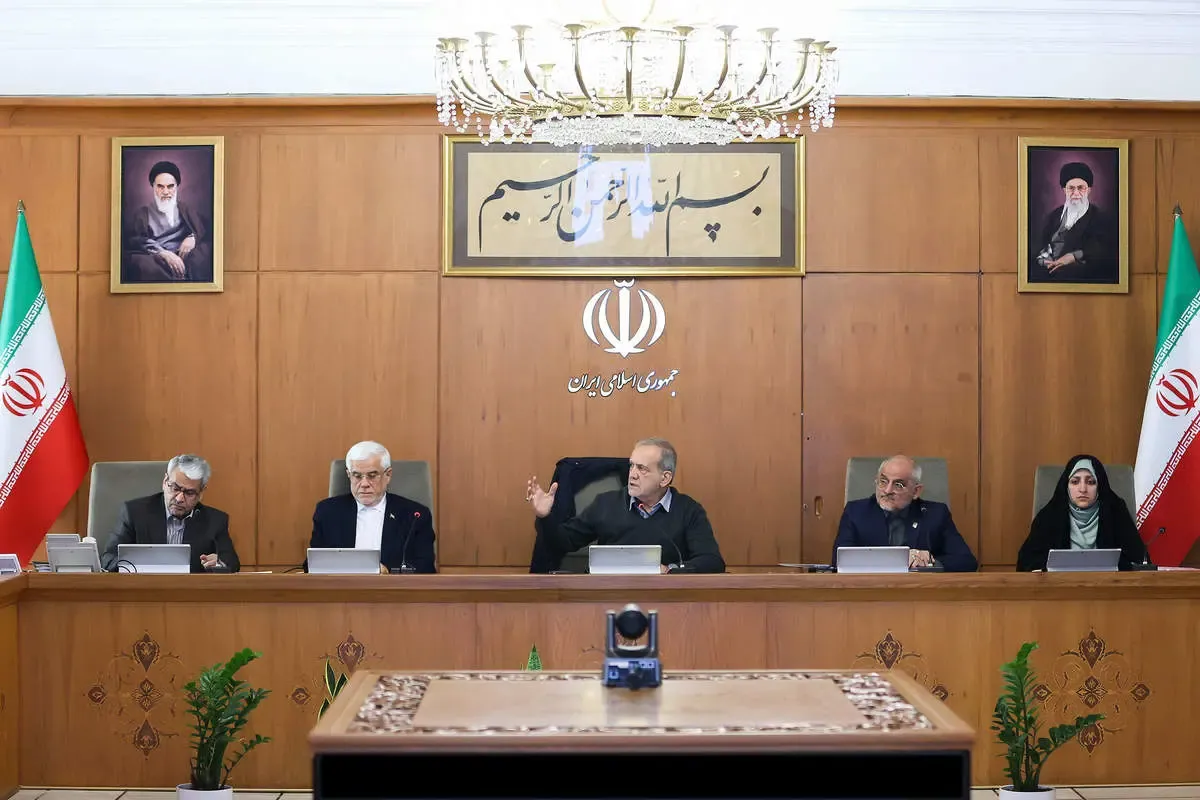 چهره خندان عارف در کنار پزشکیان درپی شایعه استعفایش/عکس