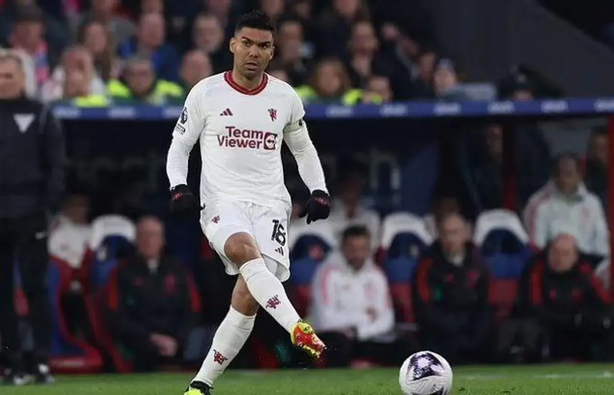 صدای هواداران یونایتد درآمد ؛ این بازیکن را بفروشید بره!