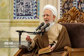 آیتالله جوادی آملی در قم بر پیکر رهبر شهید نماز اقامه میکنند