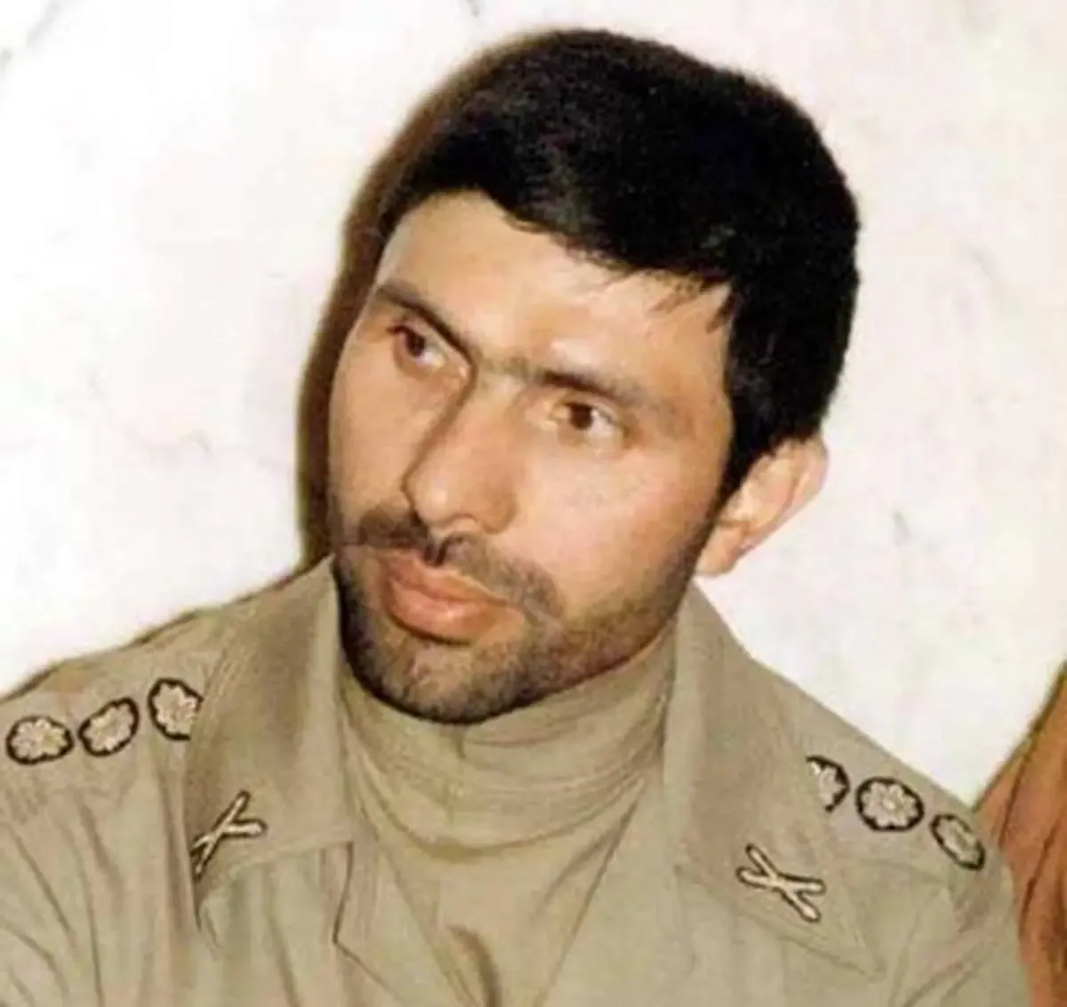 این فرمانده ارتش به پای پدر افتاد/ عکس