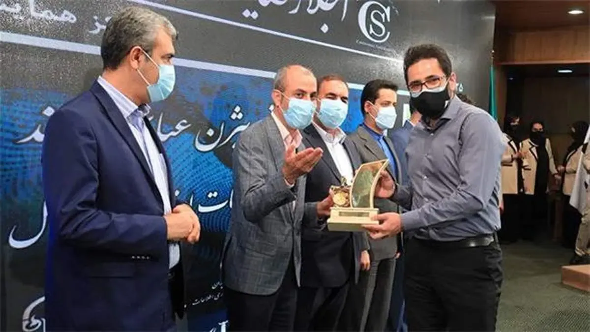 ایرانسل امسال هم لوح‌تندیس زرین رضایتمندی مشتری را دریافت کرد