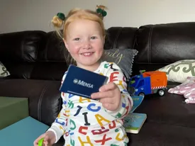 دختر دوساله کوچکترین نابغه جهان شد