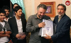«حسن جوهرچی و شاهرخ استخری» در پشت صحنه سریال فاصله ها/ عکس