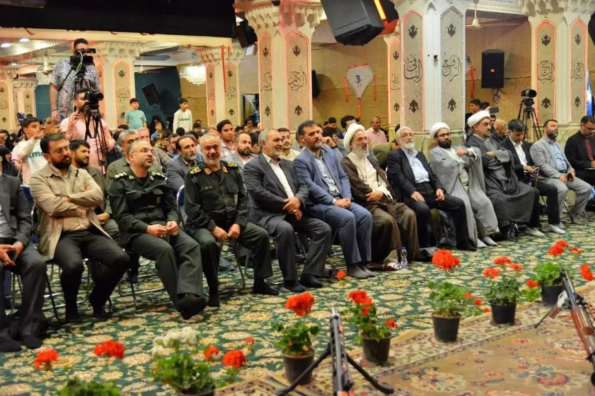 نوجوانان راوی  ایثارگری ها و از خودگذشتگی شهدا به نسل خود شدند