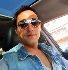 ببینید / گریه و بغض امیر حسین رستمی به یاد پدرش