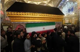 اقامه نماز بر پیکر خانواده رهبر شهید ایران در حرم امام حسین (ع)/ عکس
