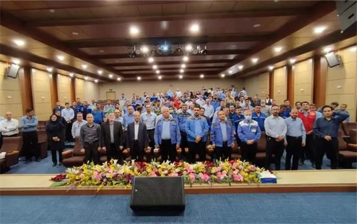 از 35 کارگر نمونه پتروشیمی شهید تندگویان تقدیر شد