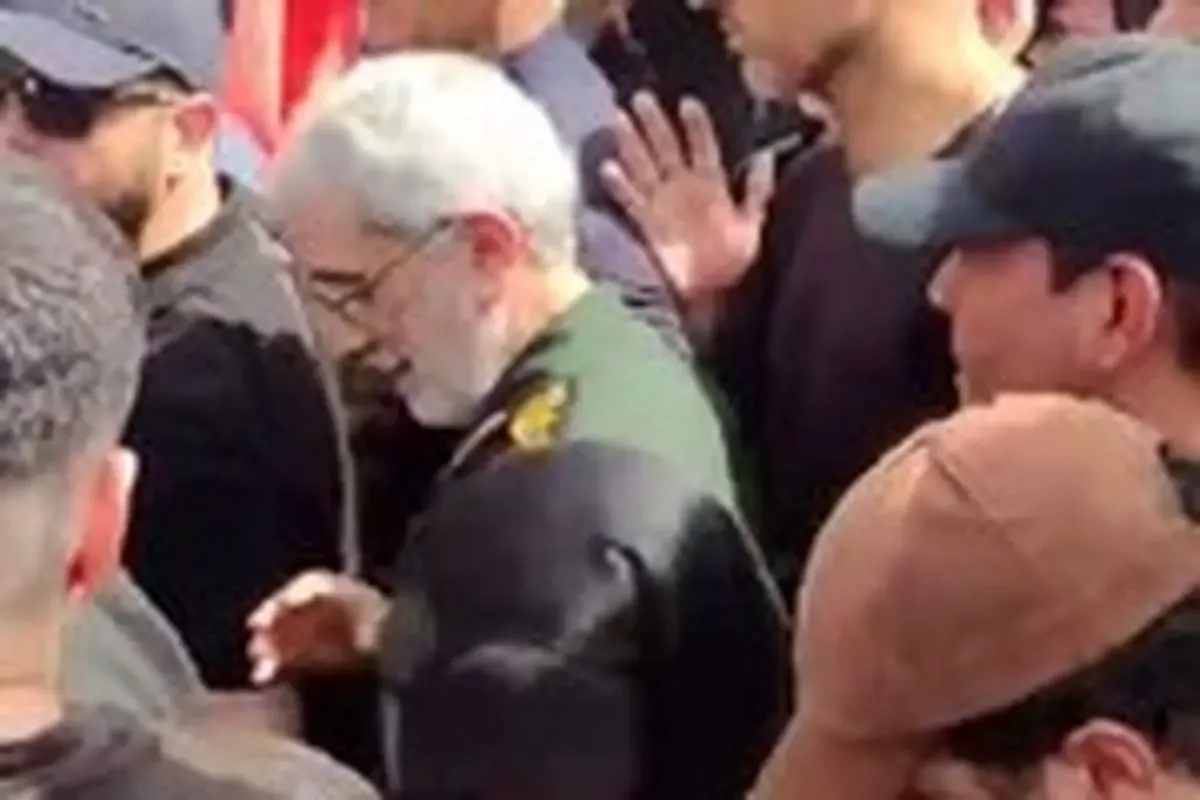 ببینید/واکنش مردم به حضور سردار قاآنی در تشییع پیکر شهدای اقتدار