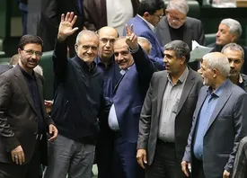 تیپ متفاوت پزشکیان امروز در مجلس/ تصاویر