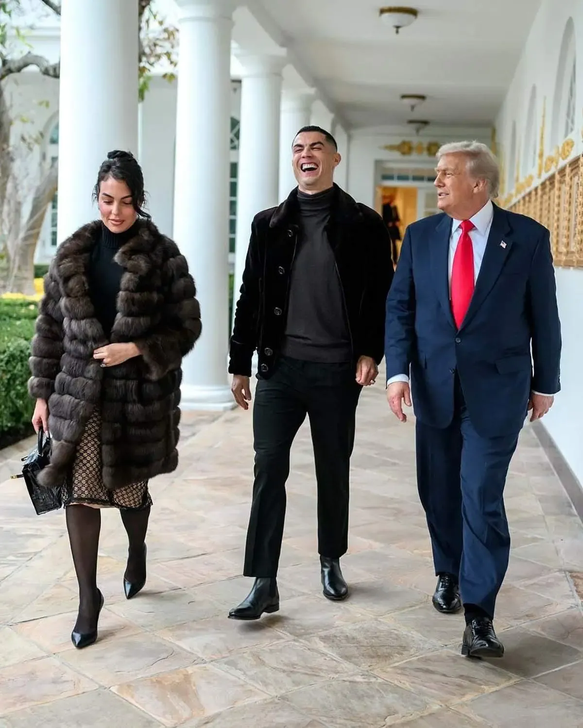 جورجینا رودریگز با استایل جذاب  در دفتر کار ترامپ/ تصاویر