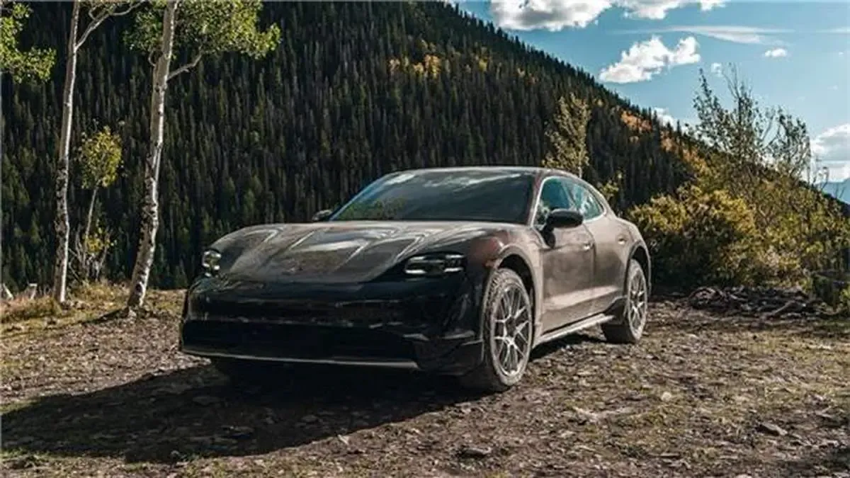 پورشه تایکان کراس توریسمو 2022؛ خودرویی که امکان پارک خودکار دارد